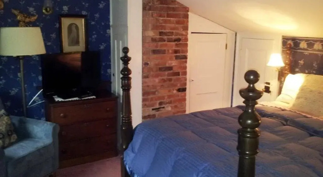 William Seaward Inn, Book Hotel Westfield New York State