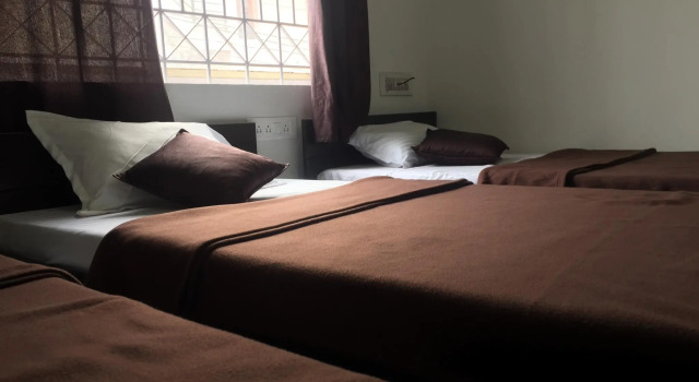 Transit Dorms - Hostel, Rezervovat Hostel BTM Layout 