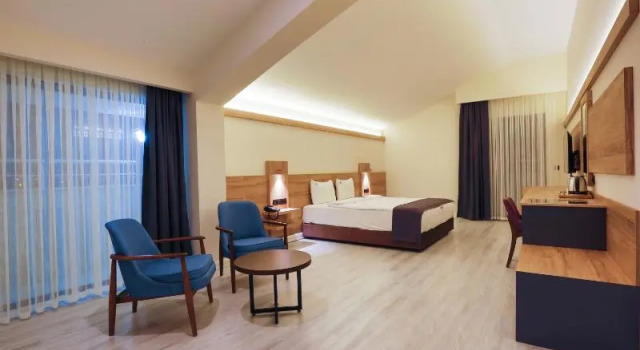 Люкс Prestige Karpalas City Hotel & Spa