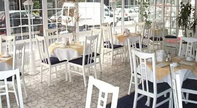 Hotel Kubrat am Checkpoint Charlie, Rezervasyon Otel Berlin otoparklı oteller, Stadtmitte underground station yakınında, Otopark