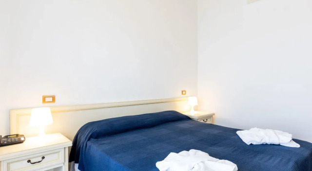 Hotel Caravelle, Забронировать Отель Отели Каттолики 4 звезды, рядом с Аквариум Le Navi, 4*