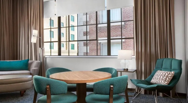 Двухместный люкс c 1 комнатой Courtyard by Marriott Cape Girardeau Downtown