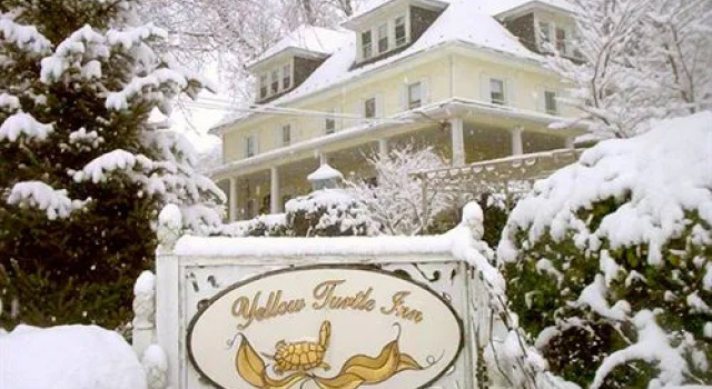 Yellow Turtle Inn, Book Hotel Hoteller i New Windsor med parkering, Parkering