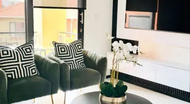 Апартаменты Lovely 2 Bedroom Apartment Near Monte Casino