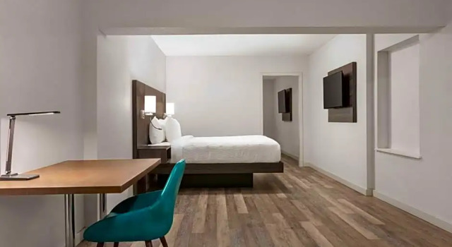 Шестиместная студия Days Inn by Wyndham Saint John