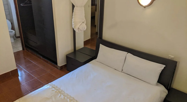 Dyrektorski suite 1 sypialnia z widokiem Prestige Hotel Suites Kampala