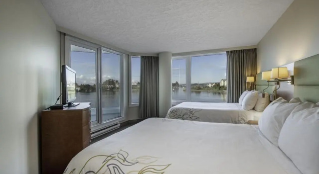 Люкс c 1 комнатой с видом на воду Victoria Regent Waterfront Hotel & Suites