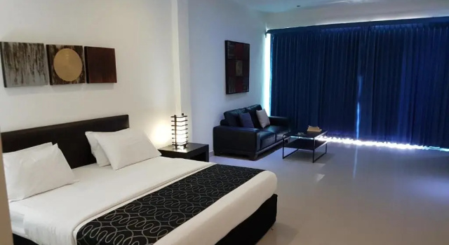 Люкс с балконом East Suites