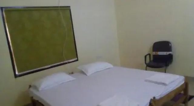WeKare Guest House, Prenota Affittacamere Hotel a Orissa con piscina, Piscina