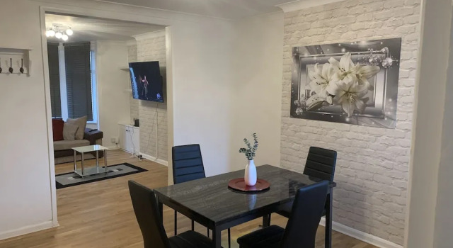 House - Sleeps7 - Garden - Parking - Station Close