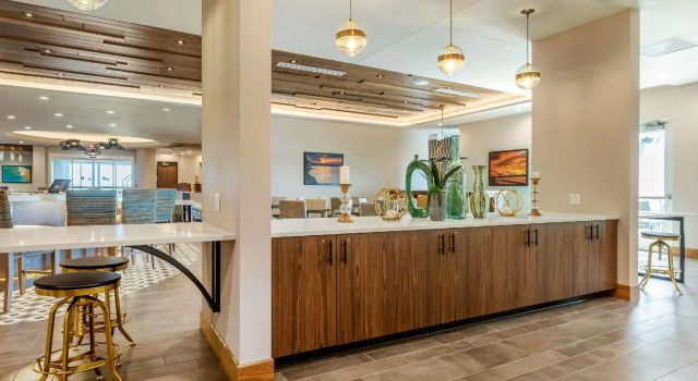 Четырёхместный номер Standard Holiday Inn Express Bettendorf - Davenport NE by IHG