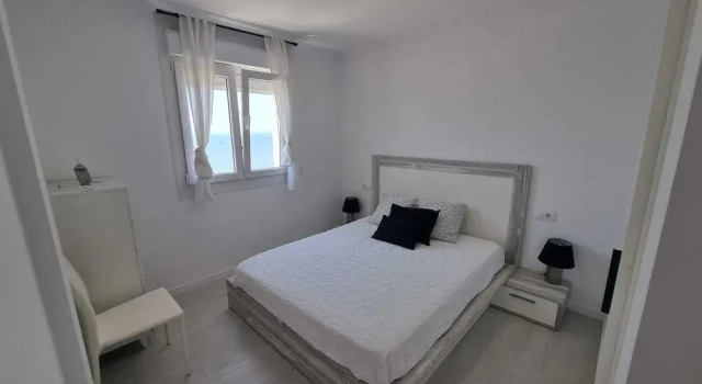 Seaside Apartment Sleeps 6 With Balcony