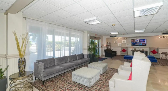 Heated Pool, Fireplace, 70" TV, Waterfront & More!, Prenota Hotel Whitfield Estates Florida
