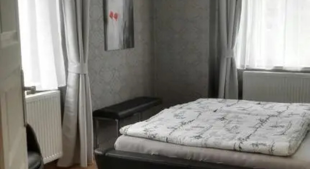 FeWo mit 2 Bädern und 2 Schlafzimmern, Book Hotel Dresden 