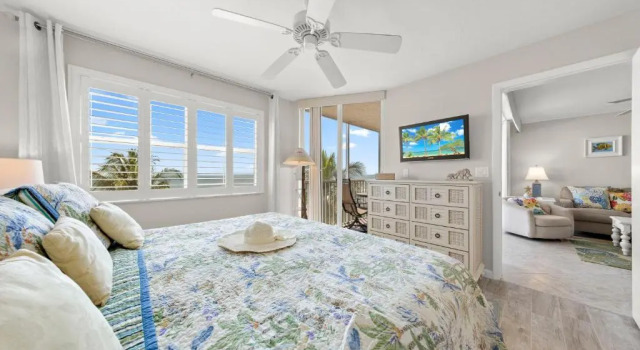 Estero Island Beach Villas 304, Sleeps 6, 2 Bedrooms, Gulf Front, Heated Pool