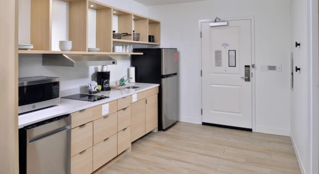 Четырёхместная студия TownePlace Suites by Marriott Asheville Downtown