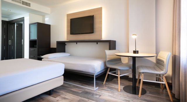 Трёхместный номер Standard Hotel Cádiz Paseo del Mar, Affiliated by Meliá