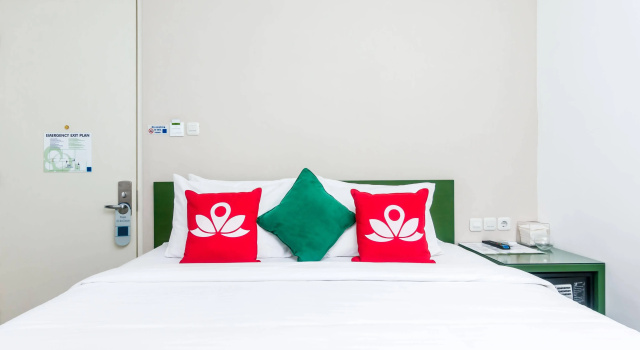 ZenRooms Kuta Kartika Plaza Samudra, Забронировать Отель Кута Бадунг, рядом с Vihara Dharmayana Buddhist Temple