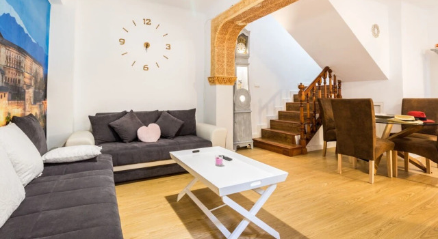 Casa La Buena Estrella, Забронировать Отель Гранада Granada Province, рядом с Музей народных традиций и искусств Los Tiros de Granada