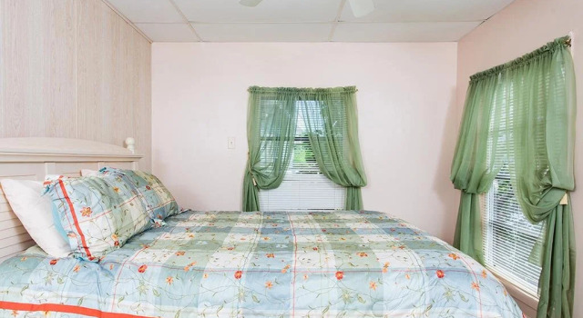 Lazy Lagoon by Vacation Rental Pros, Забронировать Отель Отели в центре Форт-Майерс-Бич, в центре, Парковка