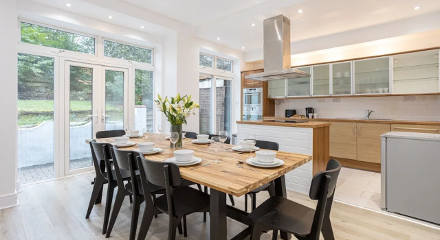 Коттедж Comfort Pillo Rooms - 4BR House near Heaton Park