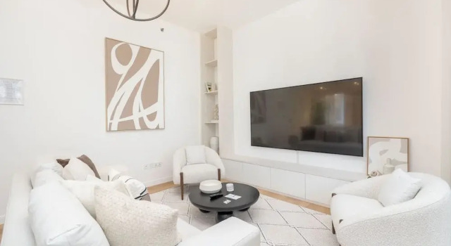 Bright and Airy 1-bedroom Apartment Perfect for 4 in Dubai Marina, Забронировать Апартаменты/квартира Апартаменты Эмирата Дубая, рядом с Dubai Marina Yacht Club, Апартаменты/квартира