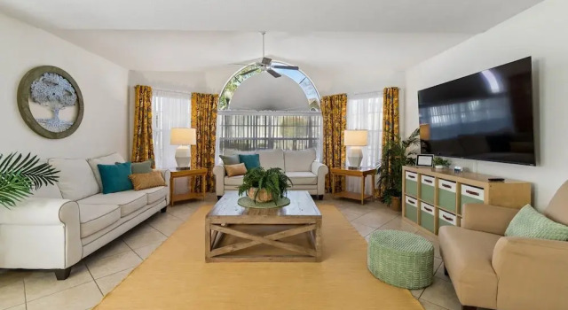 Номер Standard ​Near Theme Parks! 4 BR's, Sleeps 10! Gorgeous Home, Pool, Patio!