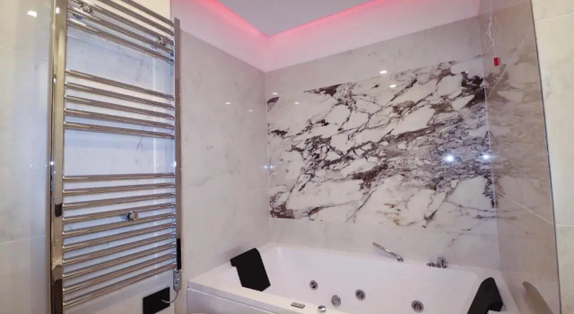 Люкс Deluxe Aron Only Suites Bed and Breakfast