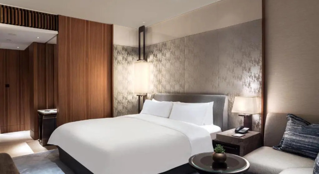 Двухместный номер Deluxe с видом на город Kerry Hotel Hong Kong by Shangri-la