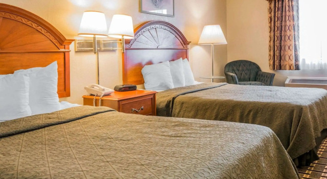 Четырёхместный номер Standard Quality Inn Grand Rapids North