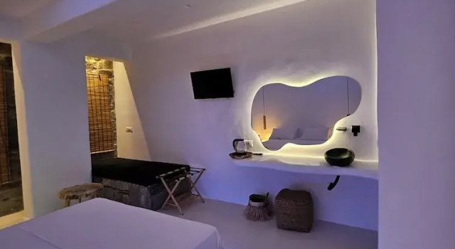 Семейный люкс с видом на сад ELLI TROPiCAL LUXURY SUITES SUNSET-INFINITY POOL- SEA SIDE-NEAR CENTER PARKING