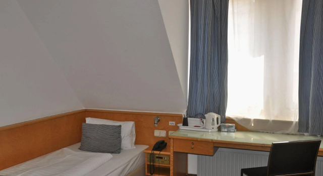 The 4 You Hostel & Hotel