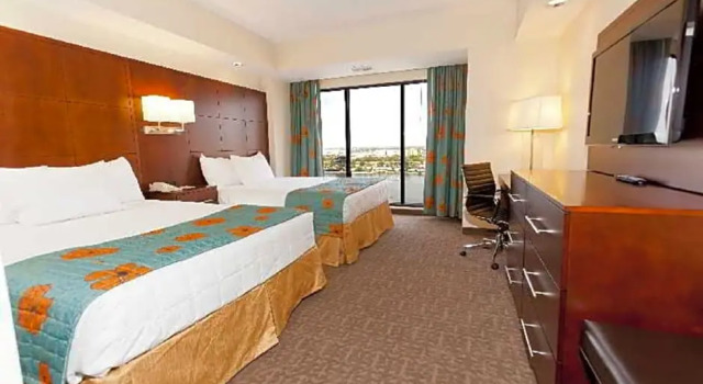 Superior Doppel Suite mit Seeblick Ramada Plaza by Wyndham Orlando Resort & Suites Intl Drive