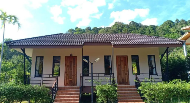 Двухместный номер Superior с видом на бассейн Khaosok Rainforest Resort