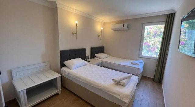 Вилла Moonshine Hotel & Suites