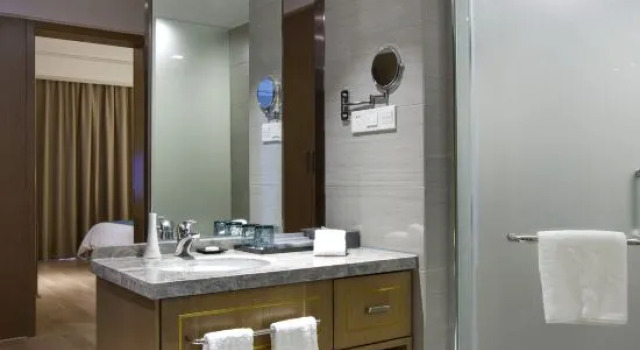 Люкс Business Heyuan Holiday Hotel