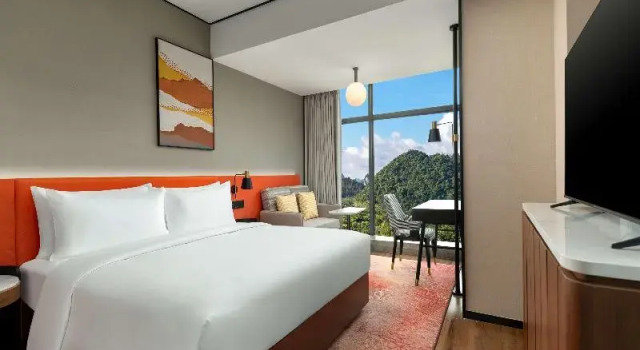 Двухместный номер Standard с видом на горы Hilton Garden Inn Xingyi Wanfenglin