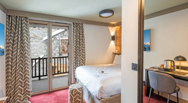 Номер Classic с балконом Hôtel LAigle du Montana by Les Etincelles