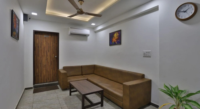 OYO 27930 Hotel Dev Palace, Rezerwuj Hotel Hotele w Gujarat ze śniadaniem, Śniadanie