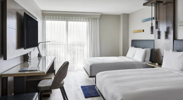 Четырёхместный номер Guest Anaheim Marriott
