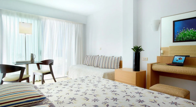 Трёхместный номер Superior Albatros Spa & Resort Hotel
