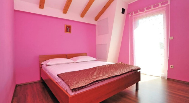 Stunning Home in Trilj With Wifi and 4 Bedrooms, Buchen Sie Hotel Hotels in Gespanschaft Split-Dalmatien mit Pool, Schwimmbad