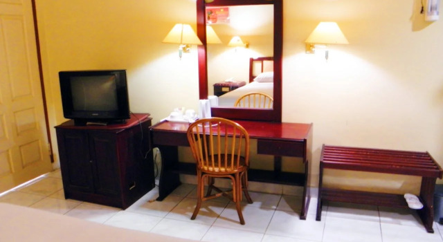 Hotel Yulia, Prenota Hotel Gorontalo Sulawesi
