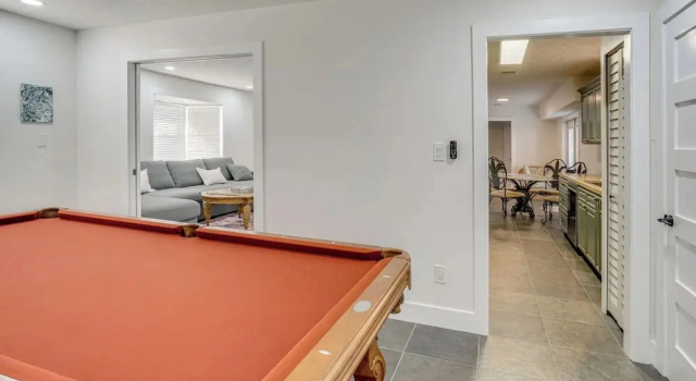 Коттедж с 3 комнатами Deck + Pool Table! Walk to Dtwn Jensen Beach