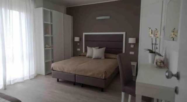 Четырёхместный номер Classic с балконом Hotel Ardea