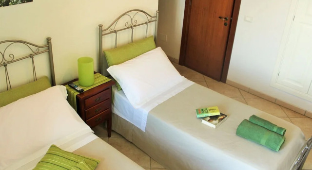 B&B La Porta D'Oriente, Rezerwuj Bed and Breakfast Hotele w Martano z parkingiem, Parking