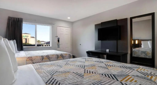 Четырёхместный номер Deluxe Motel 6-Eureka, CA Redwood Coast