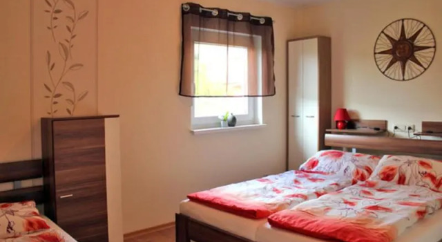 kleines Ferienhaus am Feldrand