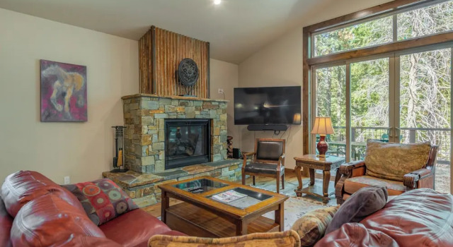 4BR Home w/ 2 Decks, Near Lake & Ski Resorts