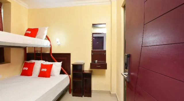 Люкс Super OYO 90562 J Hotel PJ